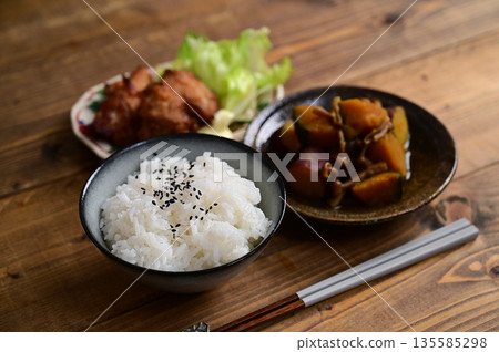 Deep fried chicken with simmered pumpkin and sweet potato Deep fried chicken with simmered pumpkin and sweet potato 135585298
