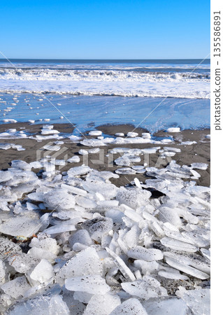 北海道大津海岸冬季珠寶冰 北海道大津海岸冬季珠寶冰 135586891