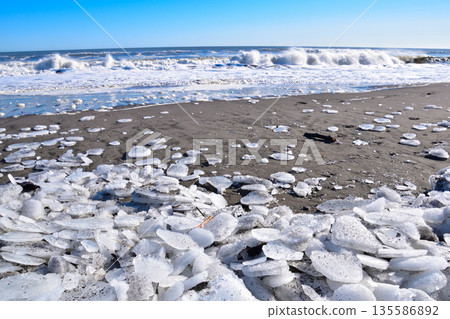 北海道大津海岸冬季珠寶冰 北海道大津海岸冬季珠寶冰 135586892
