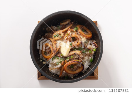 石烤魷魚、奶油、起司、米飯 石烤魷魚、奶油、起司、米飯 135587881