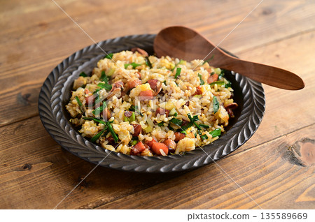 烤豬肉韭菜炒飯 烤豬肉韭菜炒飯 135589669