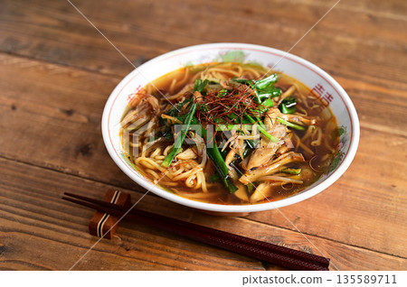 Chive and mushroom ramen 135589711