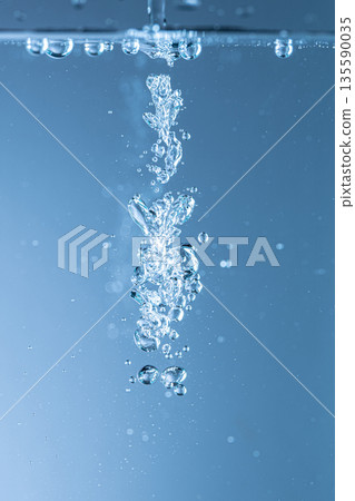 Pour water Pour water 135590035