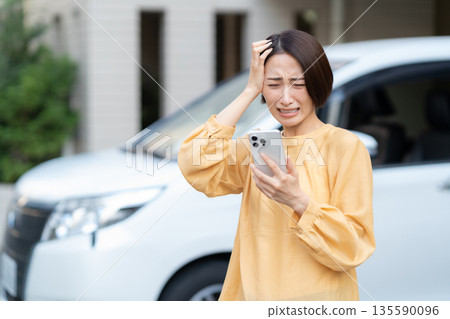 A middle-aged woman in trouble because her car broke down 135590096