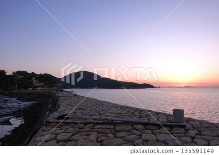 Tomonoura Port at dawn 135591149