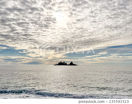 Meditative musings on smooth surface of ocean under peaceful sky 135591523