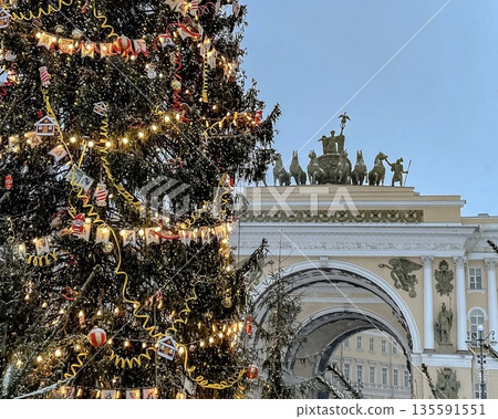 A beautifully festive Christmas Tree set against the backdrop of a Historic Arch structure A beautifully festive Christmas Tree set against the backdrop of a Historic Arch structure 135591551