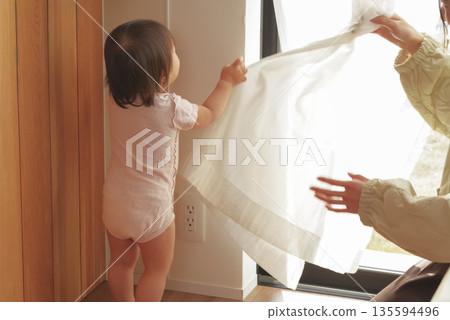 Warm physical contact between parent and child 135594496