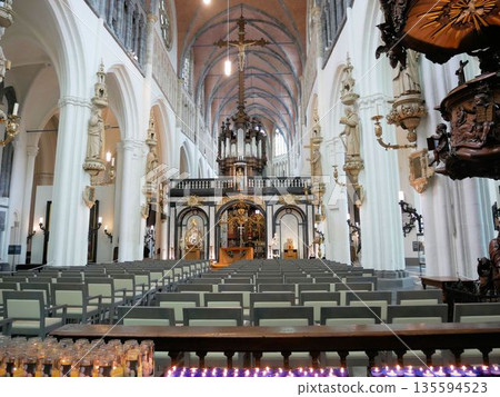 Interior view of the Church of Our Lady in Bruges, Belgium 135594523