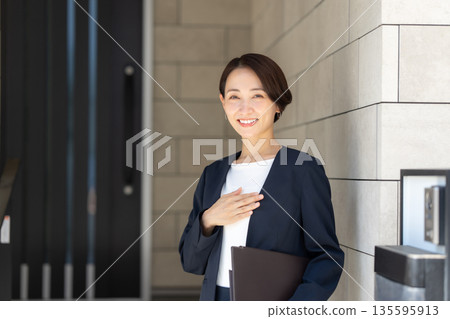 女性生意 女性生意 135595913