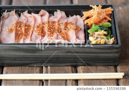 Roast beef bento in a disposable takeout container Roast beef bento in a disposable takeout container 135598386