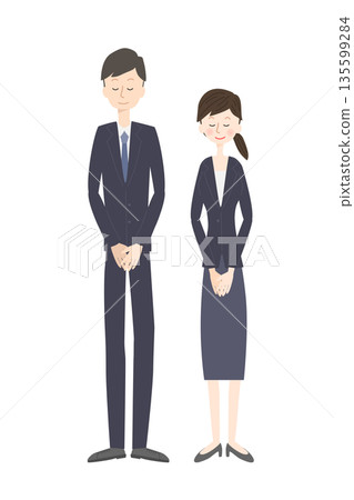 身著西裝的男男女女鞠躬 135599284
