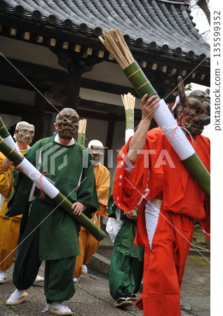 Setsubun at Hoshoji Temple in Kyoto 135599352
