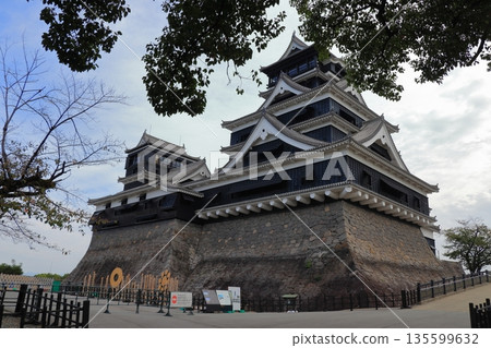 Kumamoto Castle, a place where history and nature coexist in harmony, and associated with Kato Kiyomasa (Kumamoto Prefecture) Kumamoto Castle, a place where history and nature coexist in harmony, and associated with Kato Kiyomasa (Kumamoto Prefecture) 135599632