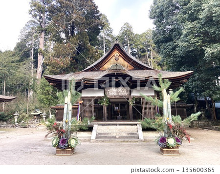 The impressive main hall of Aburahi Shrine 135600365