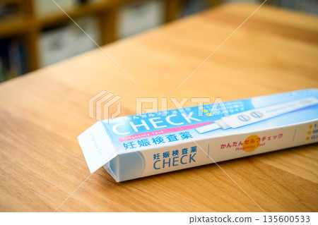 Pregnancy test box 135600533