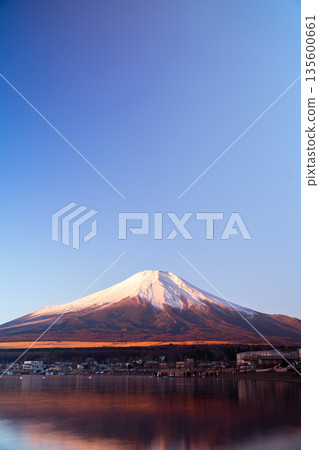 【山梨郡】晨曦染紅的富士山、倒置的富士山、紅色的富士山 【山梨郡】晨曦染紅的富士山、倒置的富士山、紅色的富士山 135600661