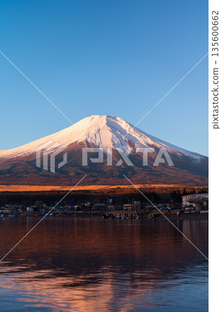 【山梨郡】晨曦染紅的富士山、倒置的富士山、紅色的富士山 【山梨郡】晨曦染紅的富士山、倒置的富士山、紅色的富士山 135600662