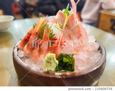 Assorted sweet shrimp and rosy seaperch sashimi. 135600758