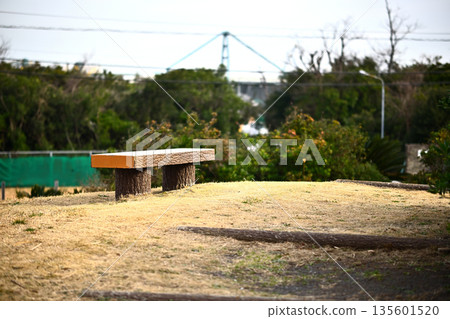 Park bench Park bench 135601520