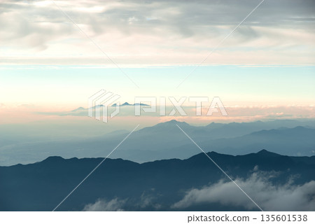 A view of the silent mountain range and the fantastic sea of clouds before dawn seen from near the seventh station of Mt. Fuji 135601538