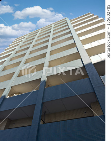 新建的公寓 135602785