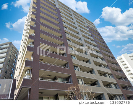 新建的公寓 135602786