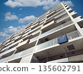 新建的公寓 135602791