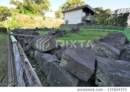 熊本城及其坍塌的石牆被保存了下來 熊本城及其坍塌的石牆被保存了下來 135604355