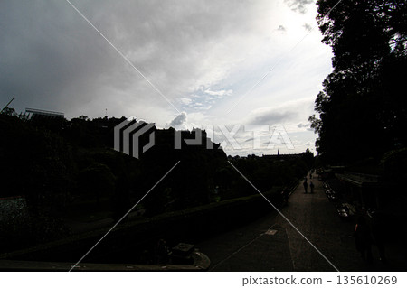 Dusk in the park below Edinburgh Castle 135610269