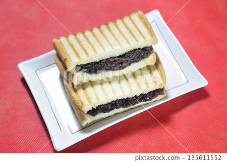 Bean paste hot sandwich Bean paste hot sandwich 135611552