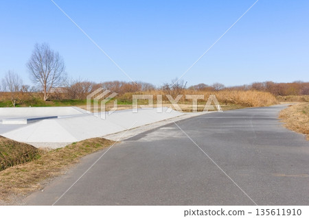 2026年1月,千葉縣松戶市江戶川河畔的滑板公園 2026年1月,千葉縣松戶市江戶川河畔的滑板公園 135611910