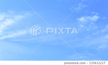 Image of cirrus clouds racing by at breakneck speed (taken by fix) 135612227