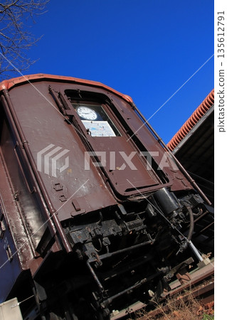 日本國鐵大羽35系列客車(大羽35-441)在伊良瀨山公園煥發新生,成為一座公園圖書館。 日本國鐵大羽35系列客車(大羽35-441)在伊良瀨山公園煥發新生,成為一座公園圖書館。 135612791