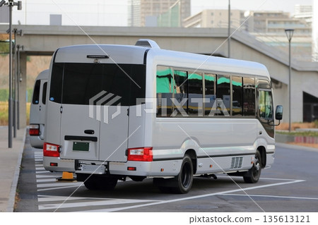 迷你巴士 135613121