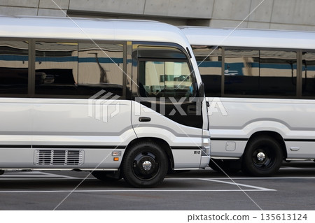 迷你巴士 135613124