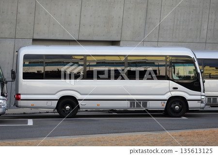 迷你巴士 135613125