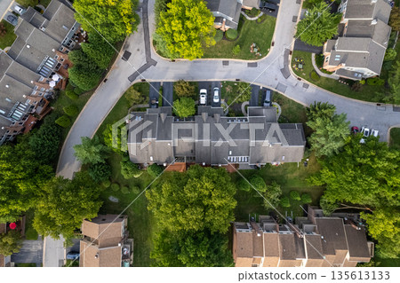 A residential area with houses and trees. Chesterbrook, Pensilvania. USA A residential area with houses and trees. Chesterbrook, Pensilvania. USA 135613133