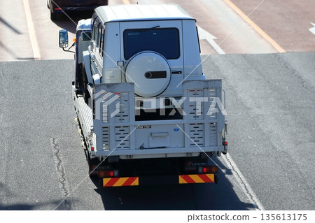 Carrier car (vehicle carrier) 135613175