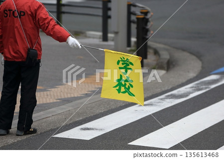監視行人穿越道 監視行人穿越道 135613468