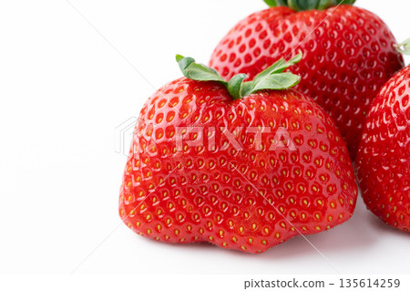 Close-up of flat-tipped irregular strawberries (Tochiaika) 135614259