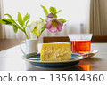 享用下午茶，配上濃鬱的起司凍糕和茶 135614360