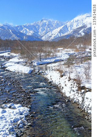 Hakuba on a clear winter day, Matsukawa River and the Northern Alps Hakuba on a clear winter day, Matsukawa River and the Northern Alps 135614838