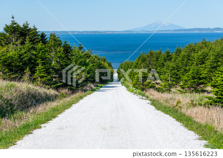 Cape Soya, Wakkanai, Hokkaido - Popular tourist attractions: Cape Soya's "White Road" and Rishiri Fuji Cape Soya, Wakkanai, Hokkaido - Popular tourist attractions: Cape Soya's "White Road" and Rishiri Fuji 135616223