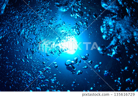 Sky and bubbles seen from underwater - Diving scenery 135616729
