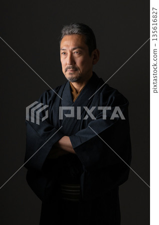 Senior man wearing a kimono 135616827