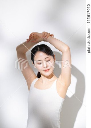 Women who do body care 135617050