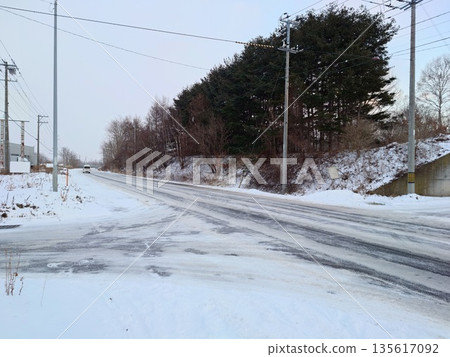 道路積雪/結冰 135617092