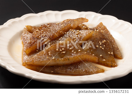 Sweet and spicy stir-fried konjac 135617231