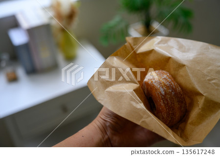 紙袋裝油炸小吃 紙袋裝油炸小吃 135617248